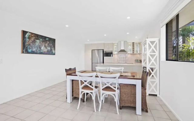 Little Palms by Burleigh Letting Co
