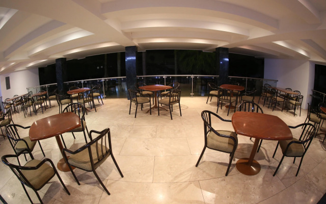 Gran Plaza Hotel & Convention Center