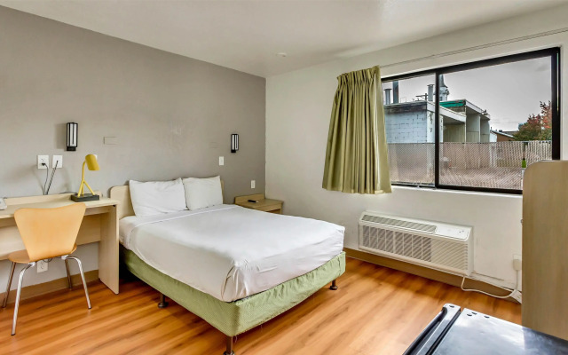 Motel 6 Ogden, UT- Downtown