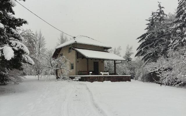 Holiday Home Čarobna Kućica