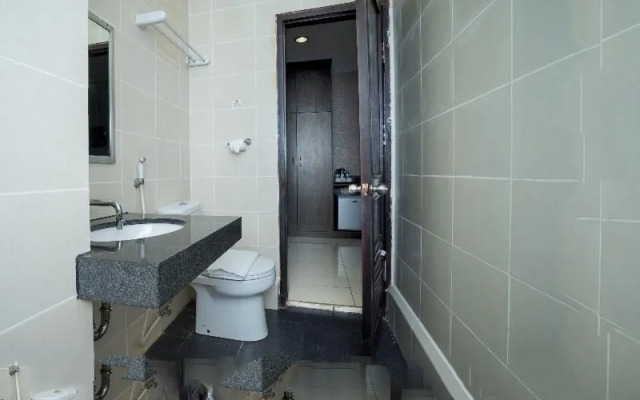 Capital O 1083 Hotel Grand Kartika