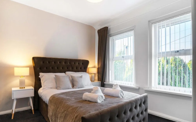 Comfy 3bed House-parking-garden