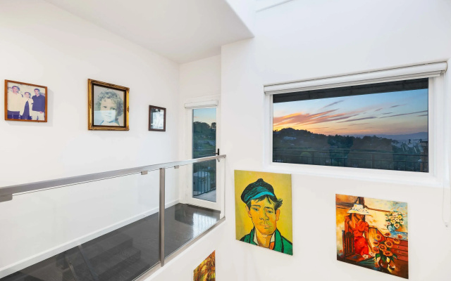 Pacific View by Avantstay Original Artist's Home