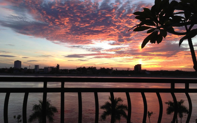 New Season Riverside Hotel