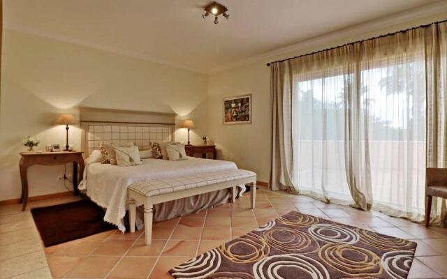 Villa Vale Do Lobo 176 4 Bedroom villa Great pool area WiFi and Air conditioning