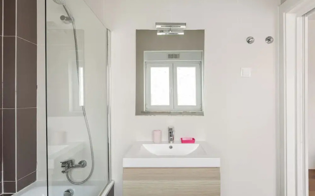 JOIVY Modern flat near Estrela Garden