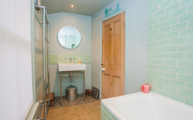 Stunning Stylish 3 Bed House in Fantastic Location