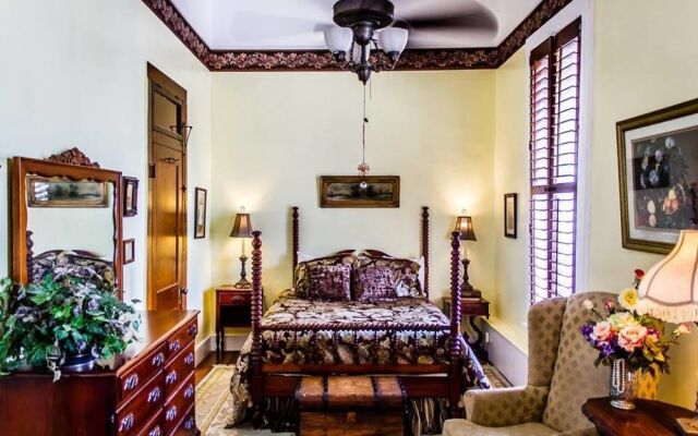 Nutt House Historic Hotel