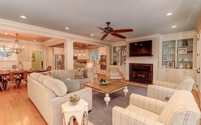 2602 Hartnett Boulevard