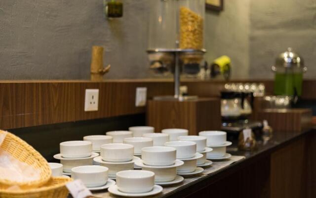 The Mountain Courtyard Thekady