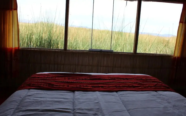 Titicaca Floating Lodge
