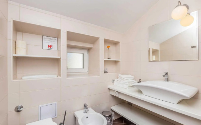 Holiday House Lara 04401