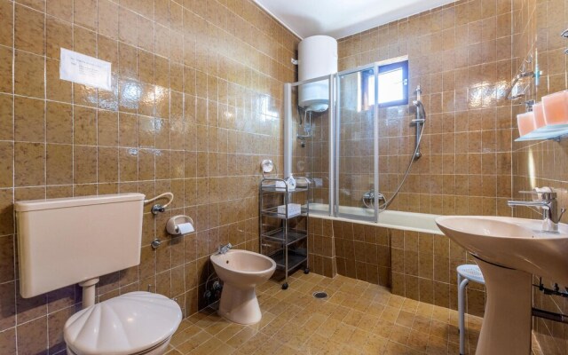 Stunning Home in Lokva Rogoznica With 4 Bedrooms and Wifi