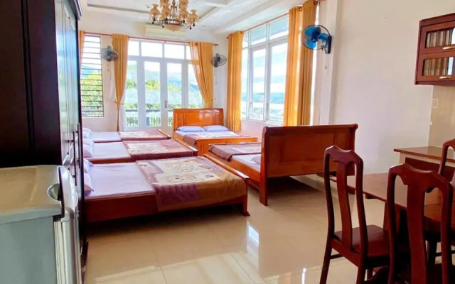 Huynh Gia Bao Hotel 2