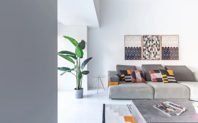 Astonishing 1BR in Fabulous Cayan Tower