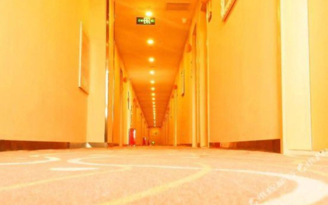 Yuntian Youpin Hotel (Zhangjiakou Xuanhua High-speed Railway Station)