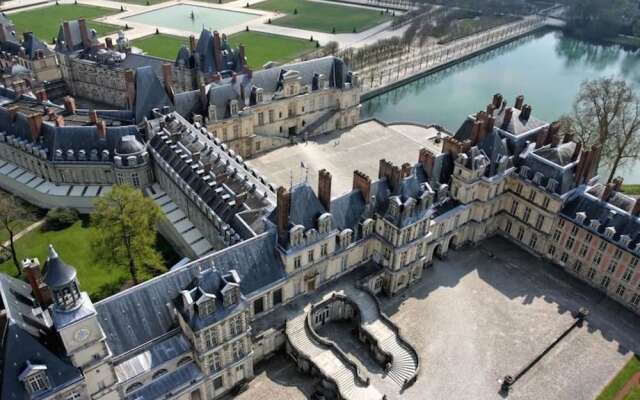 Fontainebleau Sweet Home Garden