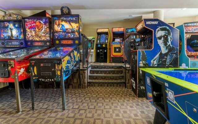 Best Western Plus Chocolate Lake Hotel