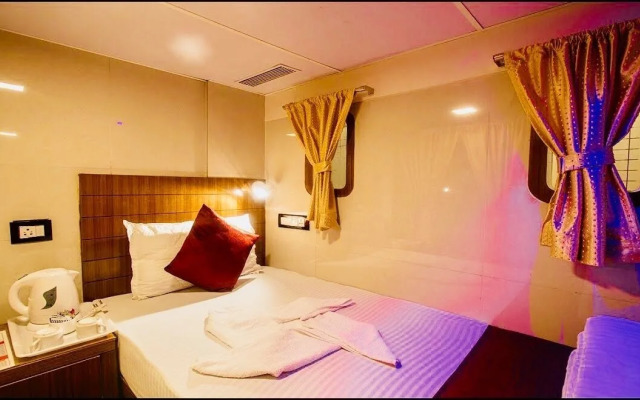 Qubestay Airport Capsule Hotel & Hostel