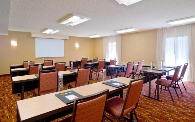 Courtyard by Marriott Fresno