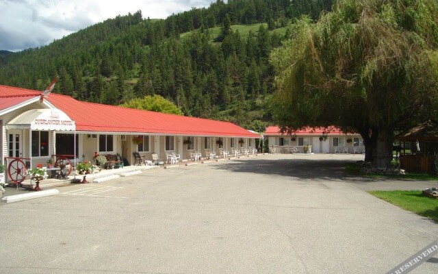 Overlander Motel