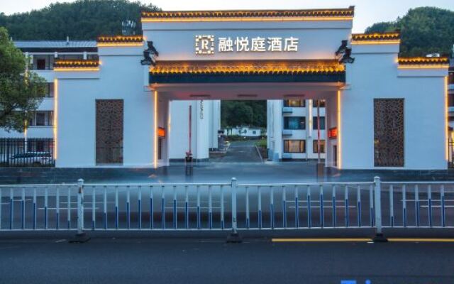 Royeah Hotel