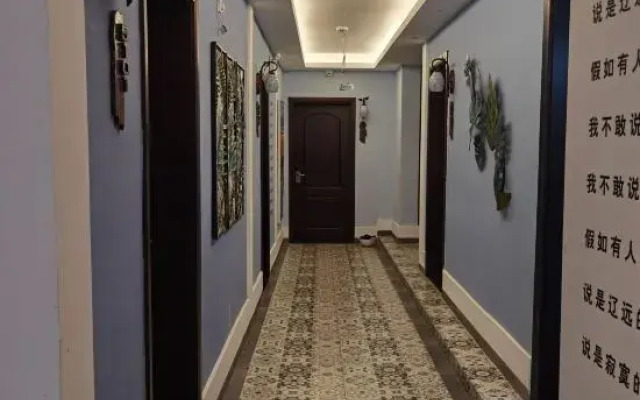 There is an inn in Sanya lane