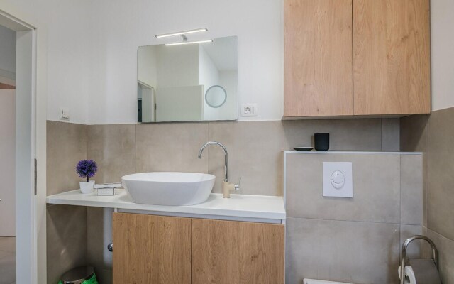 Awesome Home in Novigrad With Jacuzzi, Wifi and 3 Bedrooms