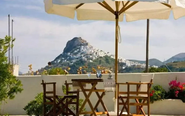 Skyros Luxury Poolside Getaway