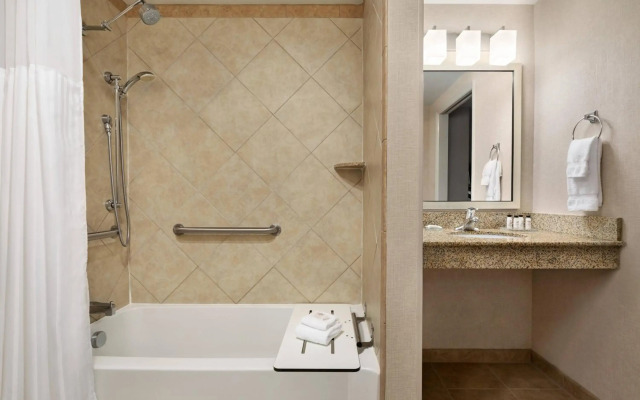 Delta Hotels by Marriott Helena Colonial
