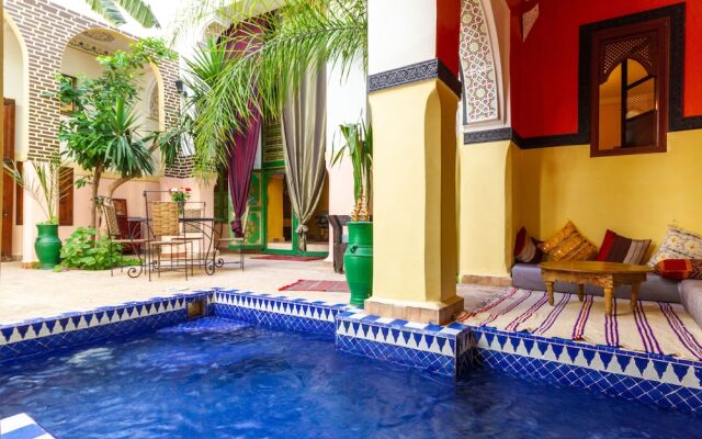 Riad Le Dromadaire Bleu by Weekome