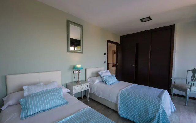 Posh Villa With Pool, Garden & Ocean Views in Sansenxo
