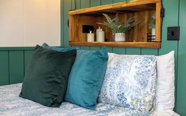Willows Rest - 1 Bed Shepherd's Hut - Pentlepoir