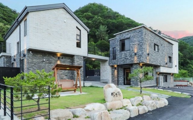 Chuncheon Sampogil Pool Villa