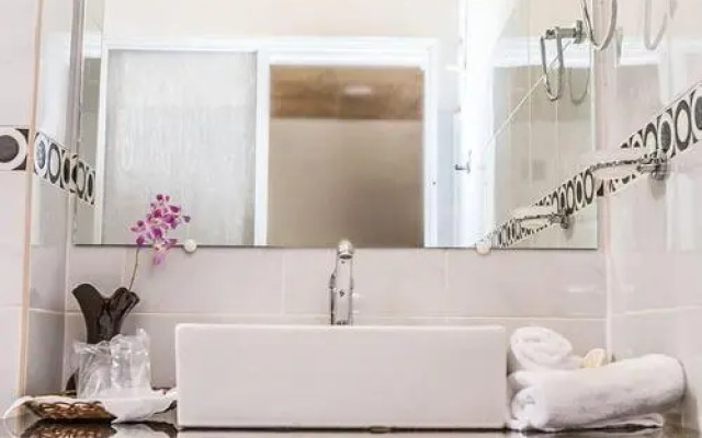 White Beach Dive & Kite Resort Carabao