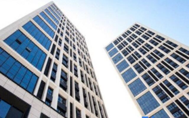 Fangxuan Hotel (Zhengzhou Longzihu Subway Station Boya Plaza)