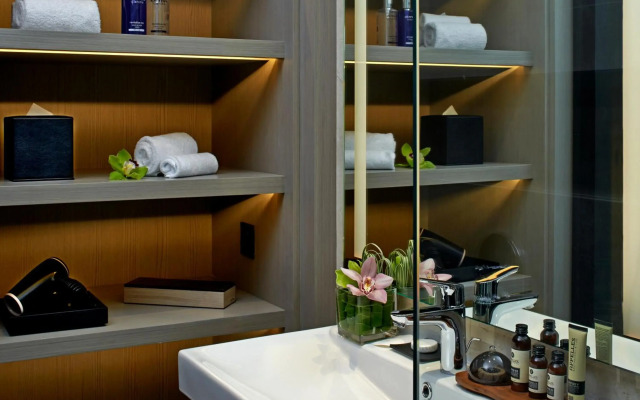 V E Hotel & Residence