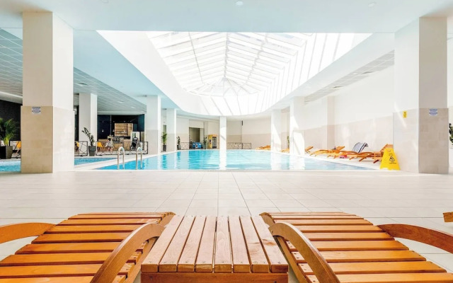 Deluxe Two Bedroom Condo & Pool on 5th Floor