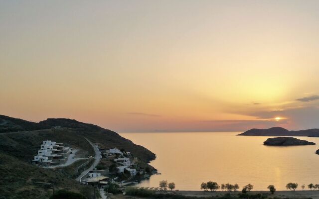Amal Kythnos Suites