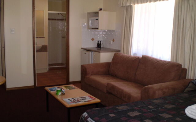 Riviera on Ruthven Motel