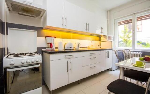 Andrássy Apartment with Inside Parking