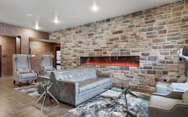 Cobblestone Hotel & Suites - Central Wisconsin Airport