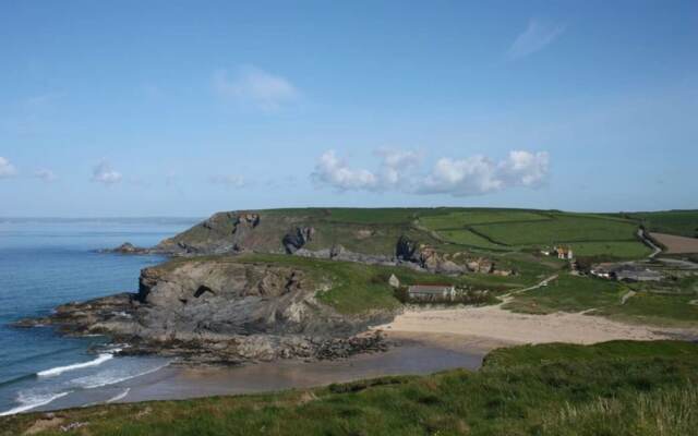 Cosy Shepherds Hut nr Kynance Cove