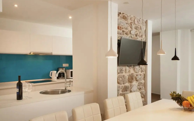 Sea-view Villa in Bol with Hot Tub, Sauna, Whirlpool