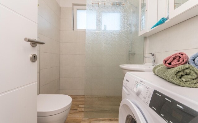 Awesome Apartment in Turanj With Wifi and 2 Bedrooms