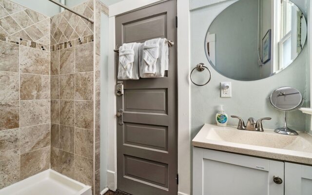 Historical Bungalow Near Csu & Old Town!