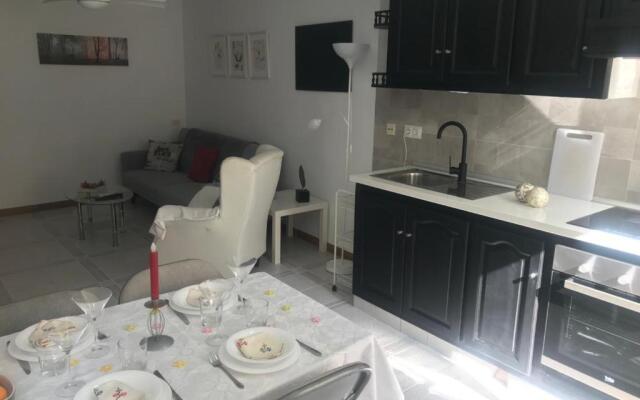 Modern Homely Beach Side Apartment