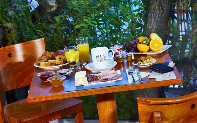 Kyriad Frejus Port - Saint Raphael