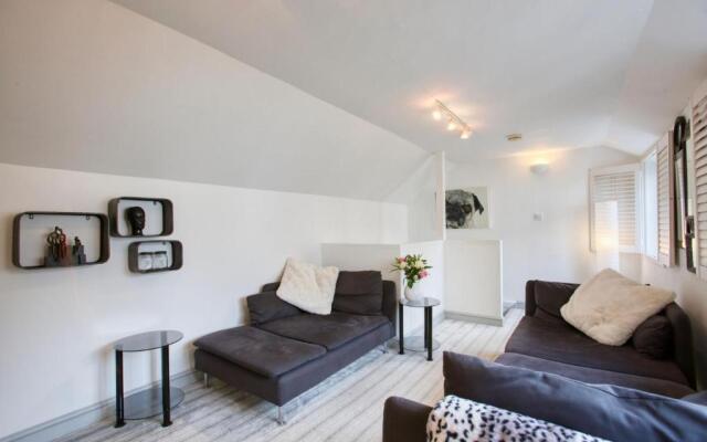 Fantastic 1BD Hideaway, 2 Minutes to the Sea