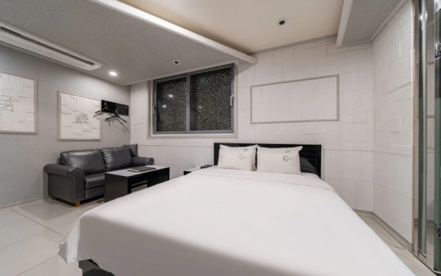 Incheon (Geomdan) Crystal Hotel